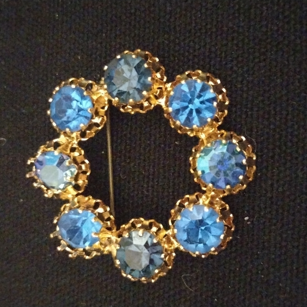 Vintage  Blue Rhinestone Gold Tone Brooch